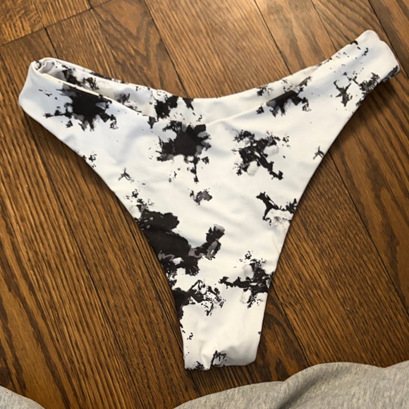SHEIN Black and White High Rise Cheeky Bikini Bottom - Picture 2 of 2